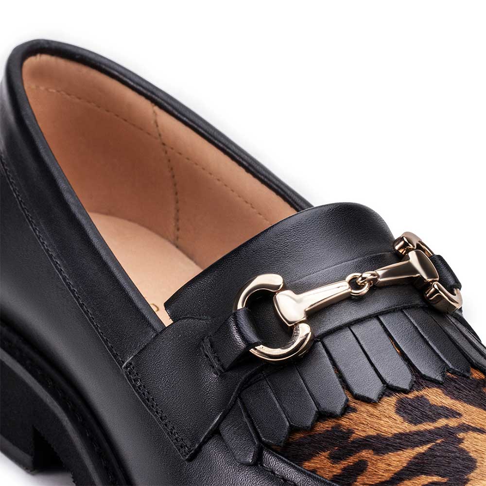 Mocassim Feminino Fascar Preto Onça Salto Baixo Em Couro