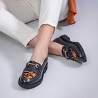 Mocassim Feminino Fascar Preto Onça Salto Baixo Em Couro