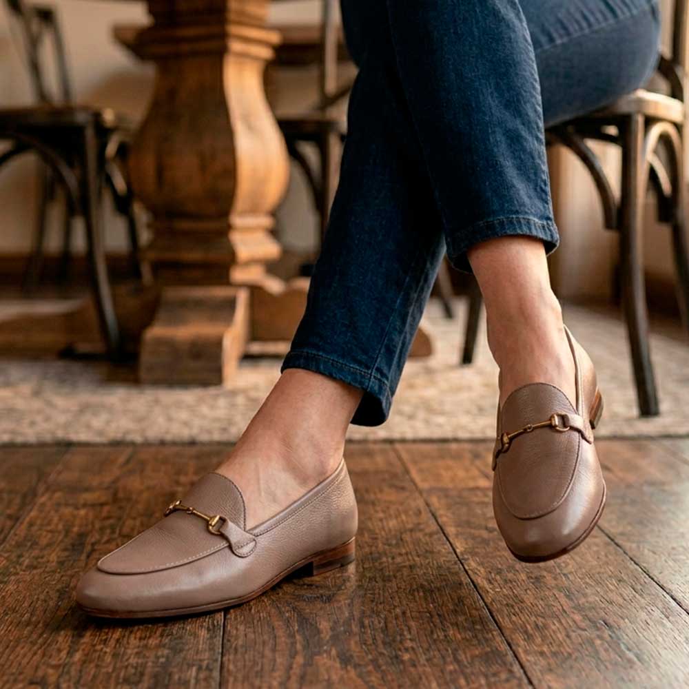Mocassim Feminino Fascar Bege Salto Baixo Em Couro