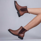 Bota  Feminina Fascar Chelsea Marrom Salto Baixo Em Couro