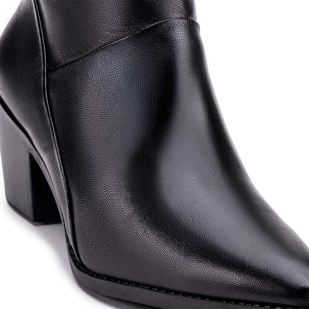 Bota Feminina Fascar Preta Salto Médio Em Couro