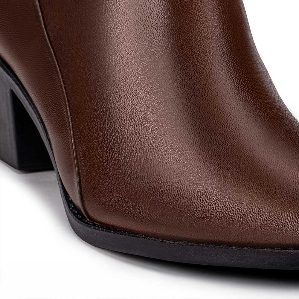 Bota Feminina Fascar Marrom Salto Médio Em Couro